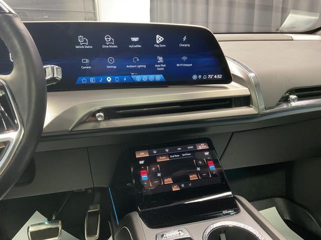 2026 Cadillac VISTIQ Sport
